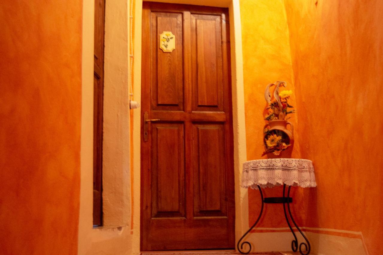L'Angolo Di Verlano Canossa Zewnętrze zdjęcie